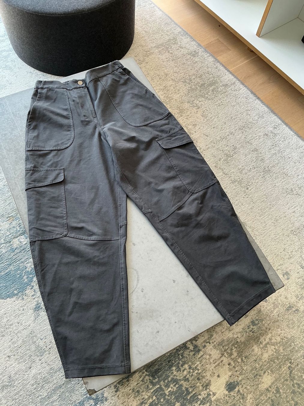 Lululemon Pantaloni: Lululemon Light Utilitech Cargo Pocket High-Rise Graphite Gr – Usato da Zollikon venduto da halbkarat