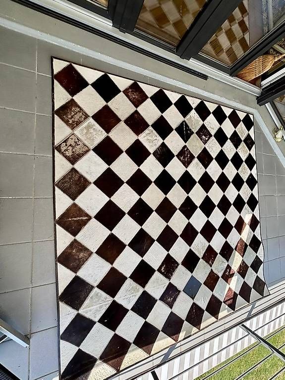 Teppiche: Kuhfellteppich – Gebraucht aus Zürich von Tevelyn 1