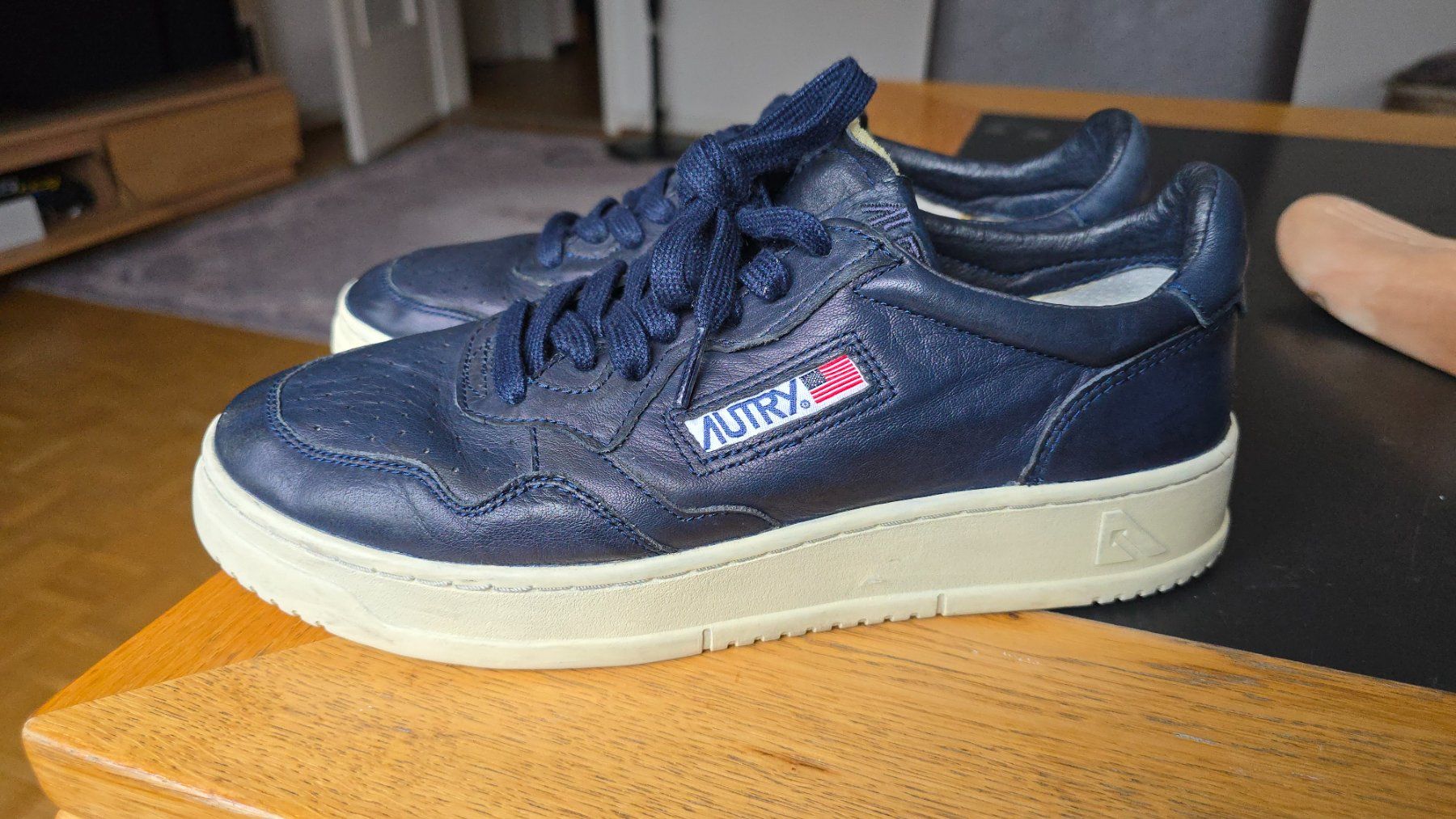 Autry Scarpe da uomo: Autry Medalist Low in Dunkelblau   .  EU 41 – Usato da Wallisellen venduto da theblacksheep 4