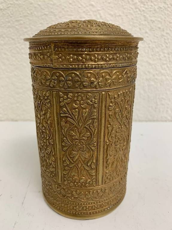 Tutte le decorazioni: Antike Indische Messingdose mit floralem Reliefdekor – Usato da Obernau venduto da Arche_Noah_Brocki 2