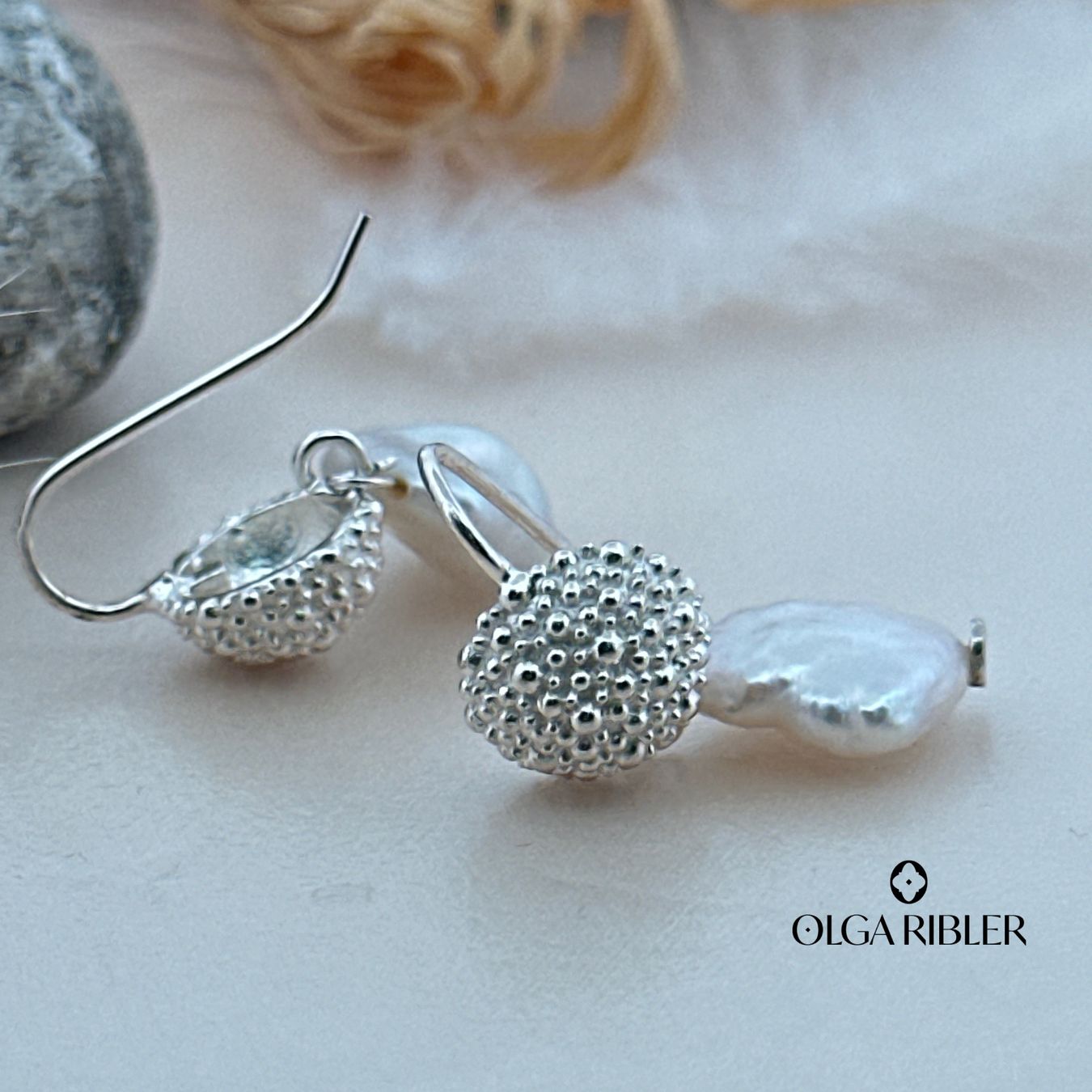 Olga Ribler Boucles d'oreille: Silber Ohrhänger mit Barock-Perle – Neuf (Voir description) à Luzern par MonikaS03 3