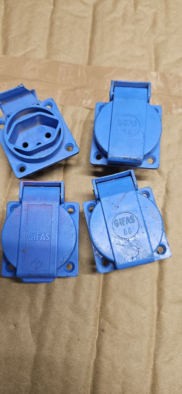 GIFAS Spine: 4x Blaue  Einbau Steckdosen GIFAS – Usato da Baar venduto da Vel...Baar45 4