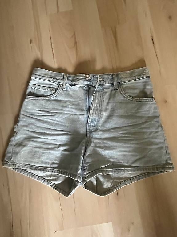 Jeans: Jeans Shorts Grösse 40 – Gebraucht aus Oberglatt ZH von gin_ht6j