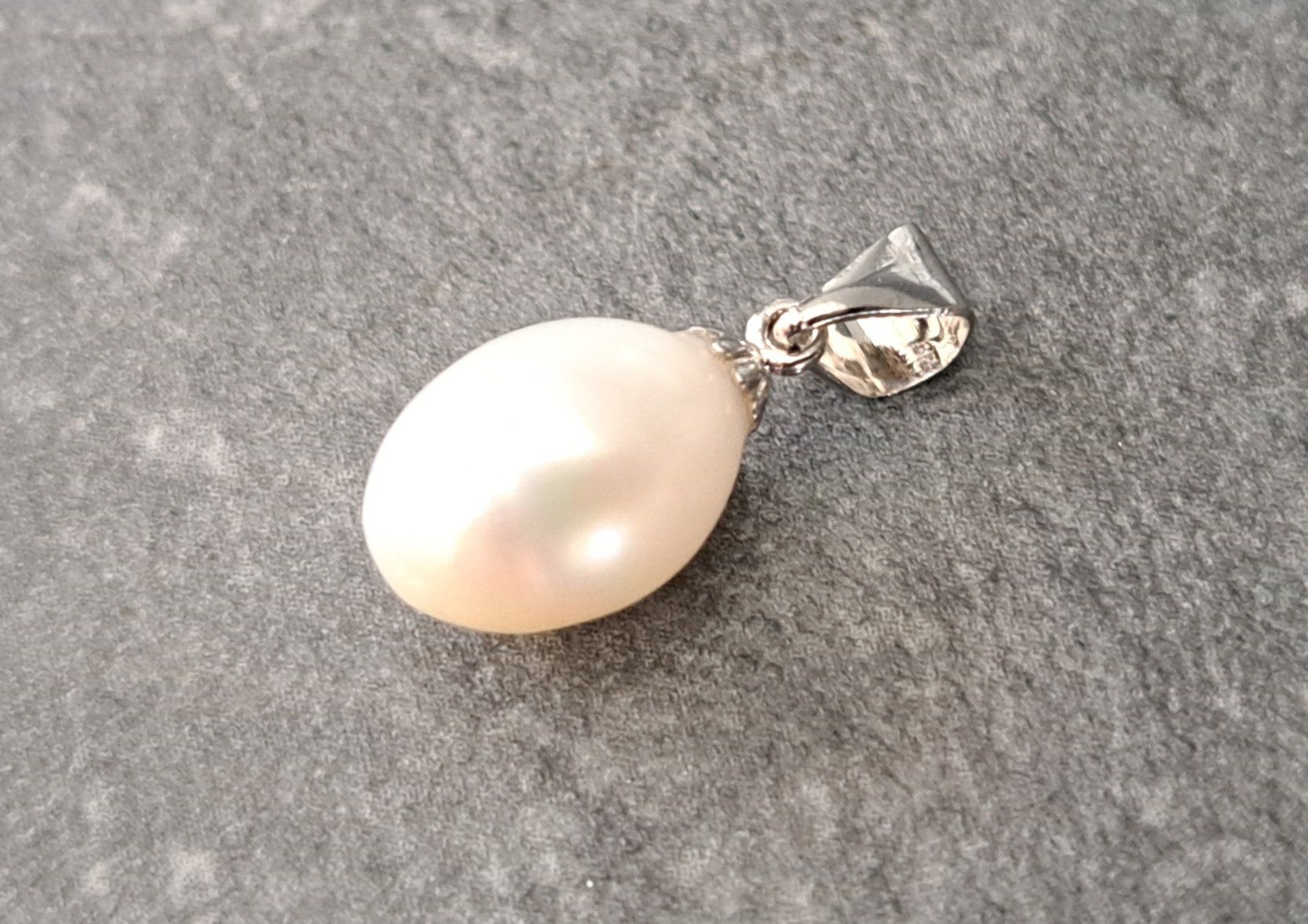Perlen (unechte): Pendentif perle d'eau douce naturelle – Neu und originalverpackt aus St-Imier von supernova21 2