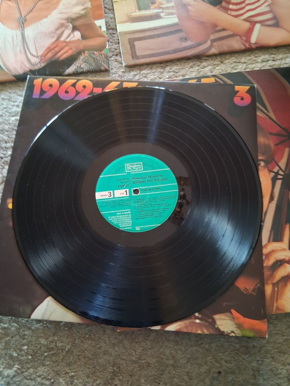Dischi in vinile: Lot de vinyles "Golden Hitparade" - 3 coffrets – Usato da Aigle venduto da Marcagapit 2