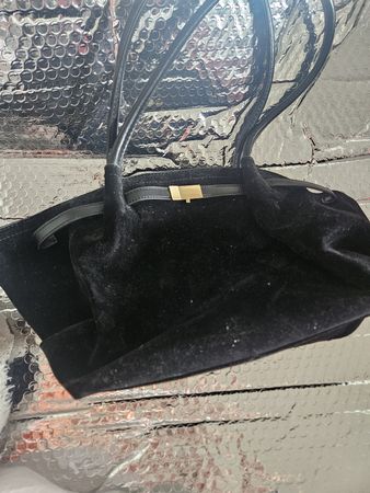 Schöne schwarze Handtasche 