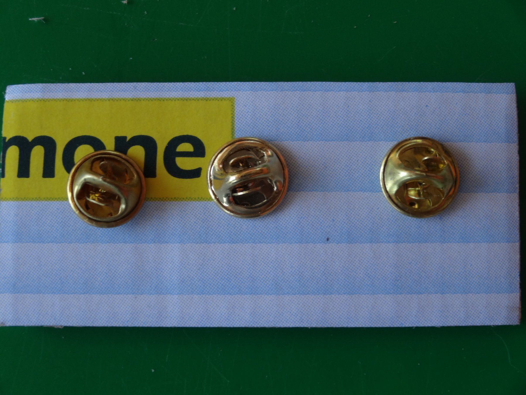 Placchette & Badge: 3 MigrosPins MM Töss – Usato da Hinwil venduto da Fusca 1
