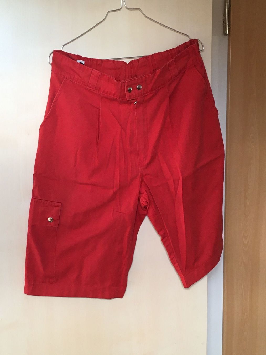 Pantaloni: Arbeitskleidung Short rot – Usato da Bettwiesen venduto da Zustand57