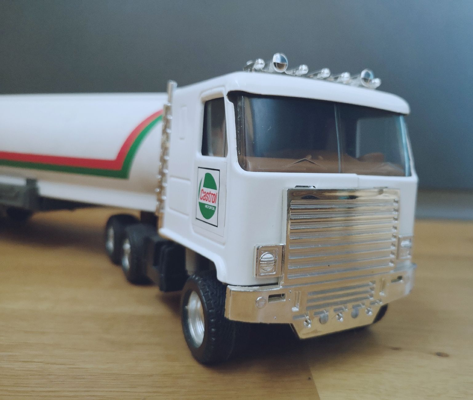 Modellautos: ältere ERTL Sattelzug-Modell 47 cm lang – Gebraucht aus Niederbipp von kevintifu20 1