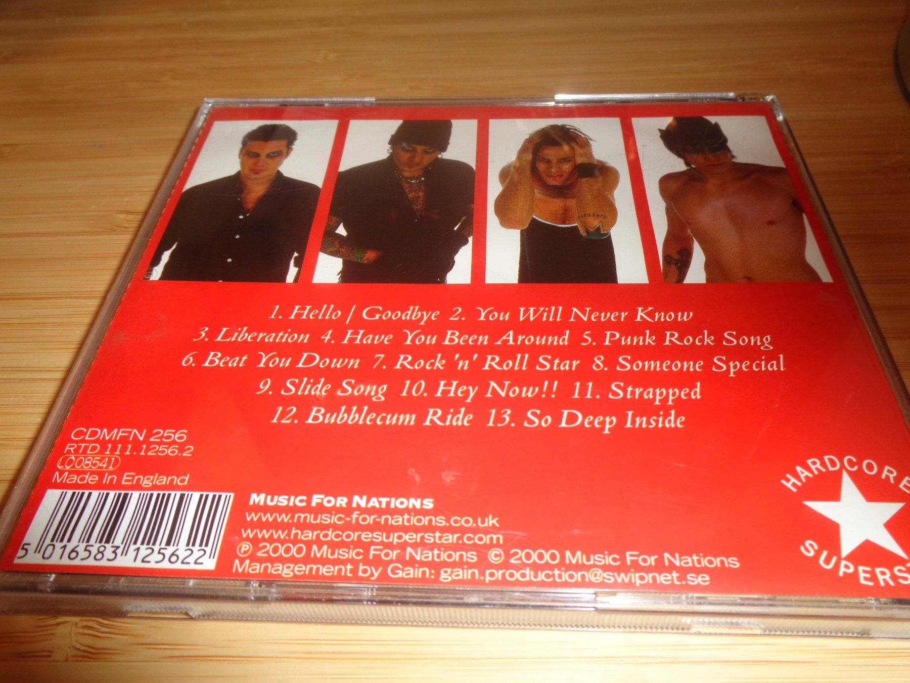 CDs: Hardcoresuperstar - Bad Sneakers and a Pina Colada CD – Gebraucht aus Olten von Disc-Ausverkauf 1