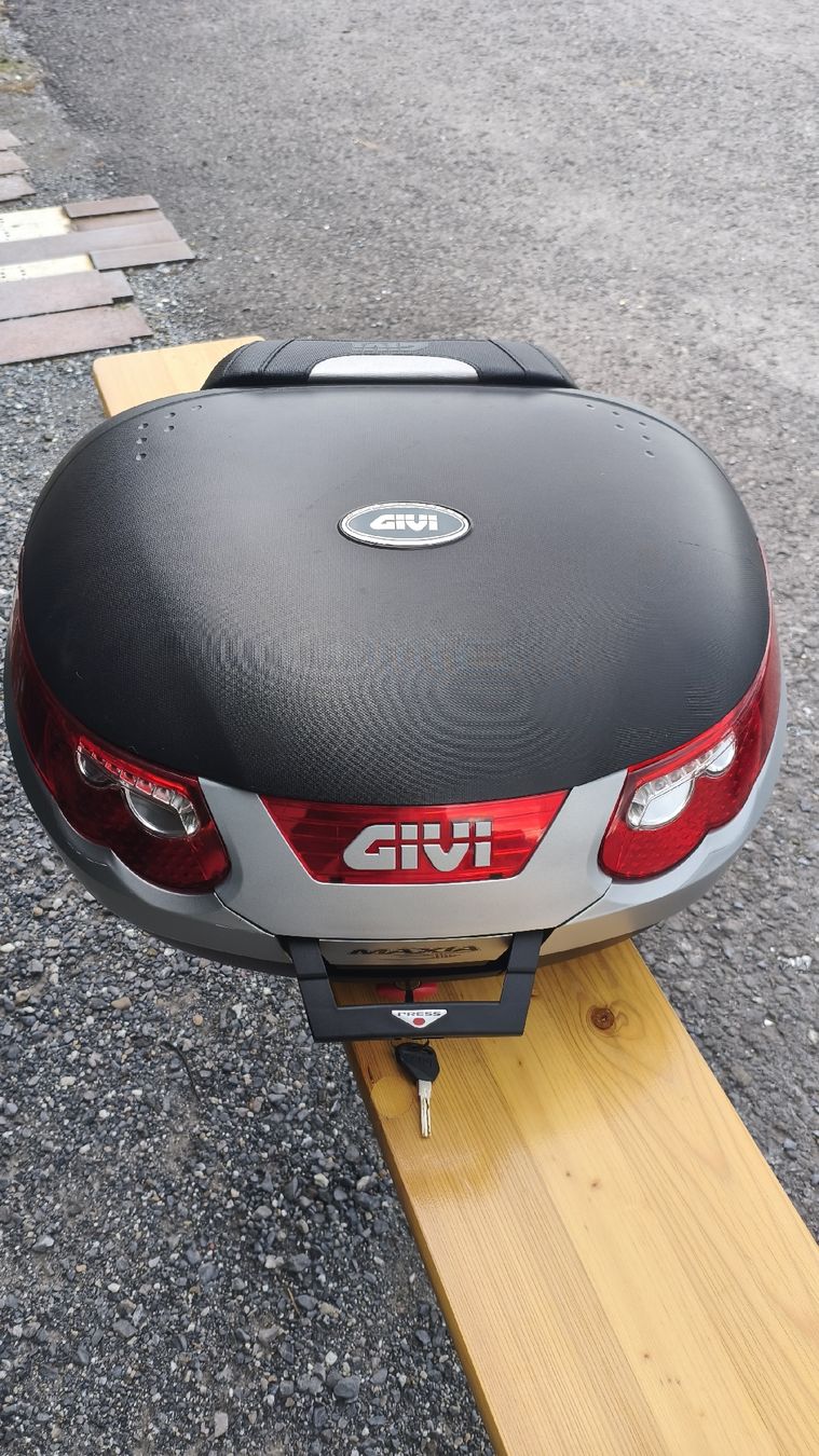 Givi Topcase: Givi Topcase Maxia – Usato da St. Margrethen SG venduto da vas_8tsg