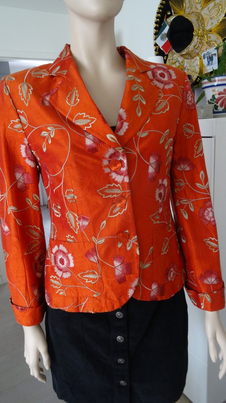 Giacche: Orange Seidenjacke mit Blumenmuster, Gr. 38 – Usato da Ehrendingen venduto da CHMEX