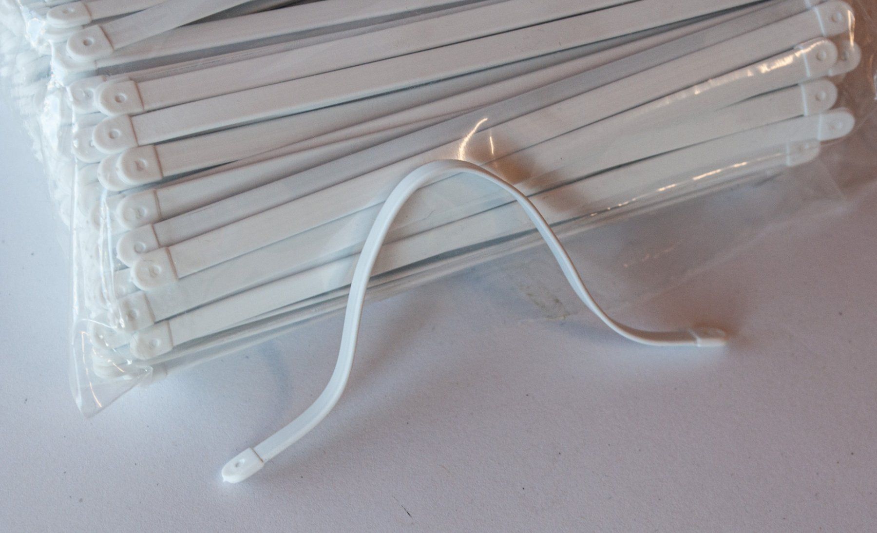 Protezione per viso e udito: Nasenbügel 12cm, 2500 Stk – Nuovo e nell'imballaggio originale da Uetendorf venduto da NeedlesNClouds 1