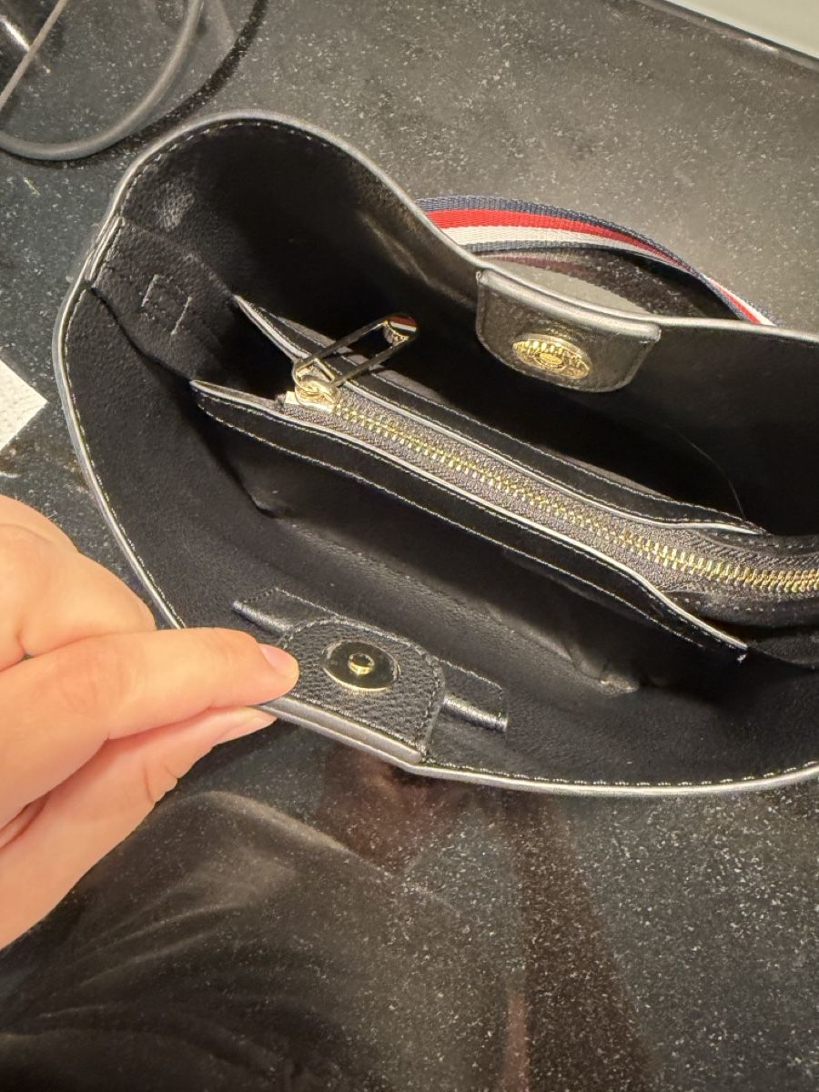 Tommy Hilfiger Taschen für Damen: Tommy Hilfiger Tasche – Neu (gemäss Beschreibung) aus Teufenthal AG von ram_lkf7 1