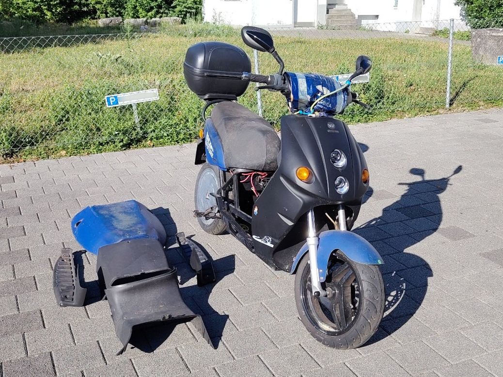 Scooter: Vengo V100 Elektroroller (Defekt) – Difettoso da Uetikon am See venduto da noa_5vzd