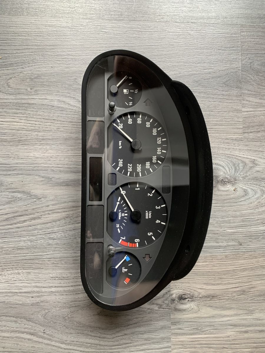 BMW Tutti pezzi di ricambio auto: Bmw E46 compteur tachometer – Usato da LONAY venduto da Luz8