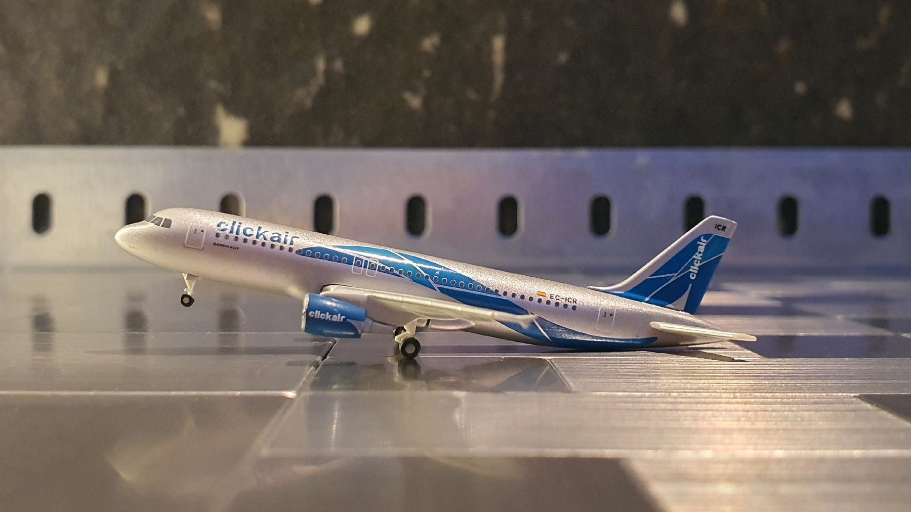 Herpa Kit di modellismo & Modellini statici: HERPA CLICKAIR AIRBUS A320 1/500 – Usato da Männedorf venduto da Modellbau-wyss