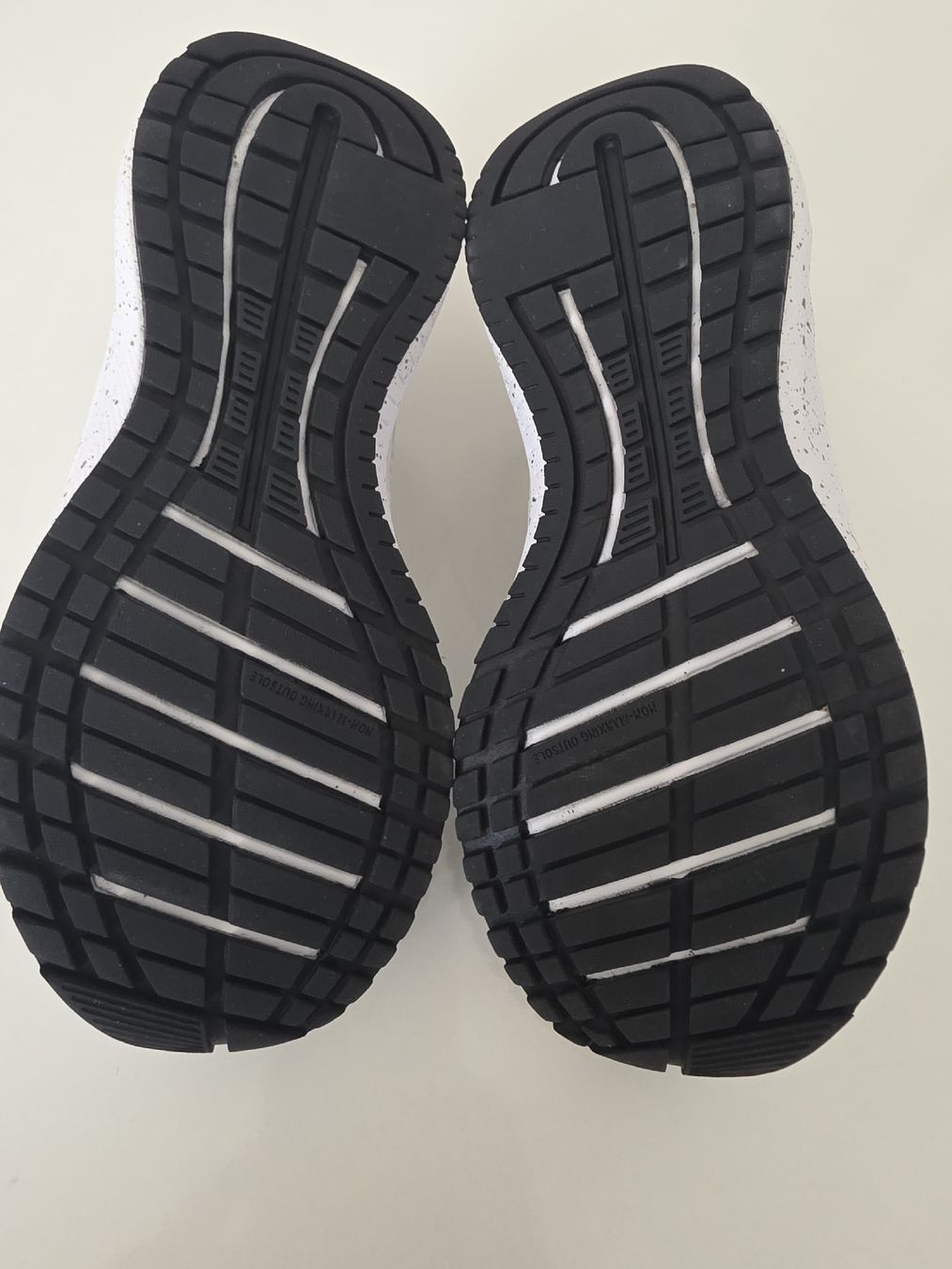 Reebok Chaussures garçon: Reebok Hallenschuhe – D'occasion à Suhr par MrvicaAG 3