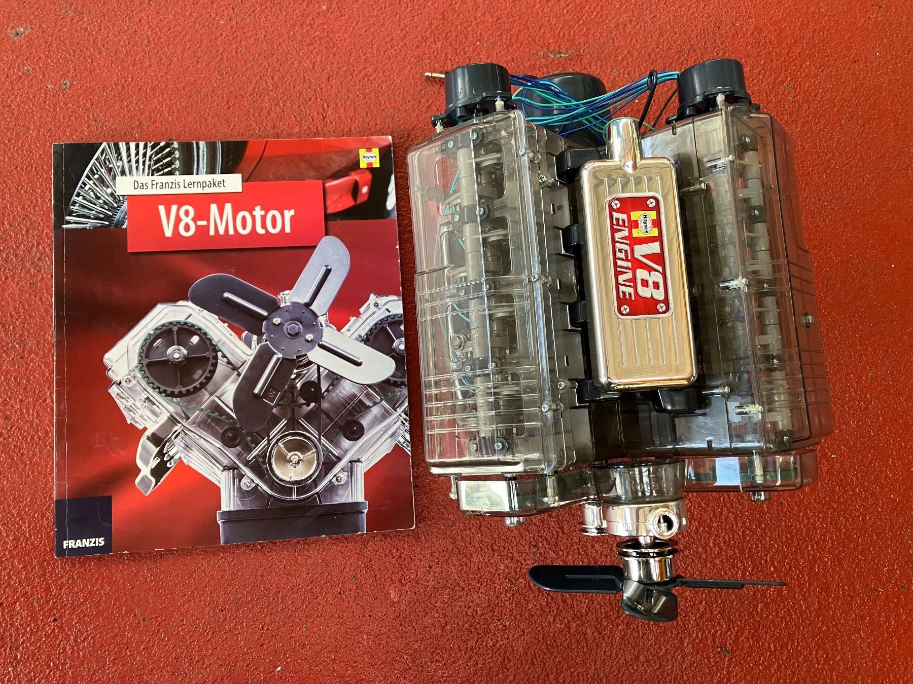 Moteurs: V8 Motor transparent mit Anleitung – D'occasion à Schwarzenburg par fasch60