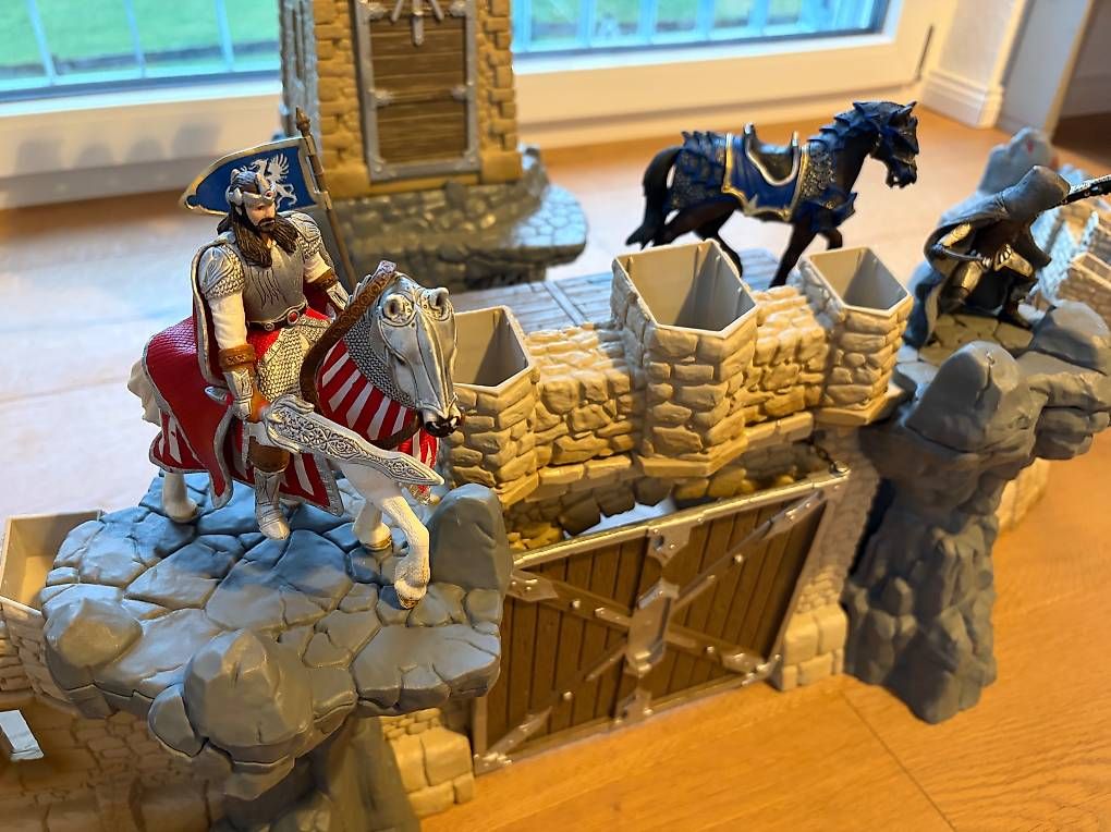 Schleich Giocattoli: Schleich Ritterburg 42102 – Usato da Buchs SG venduto da pessego2008 2