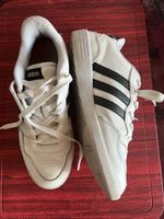 Adidas Courtpoint, taille 39 1/3, parfaites pour l'été!