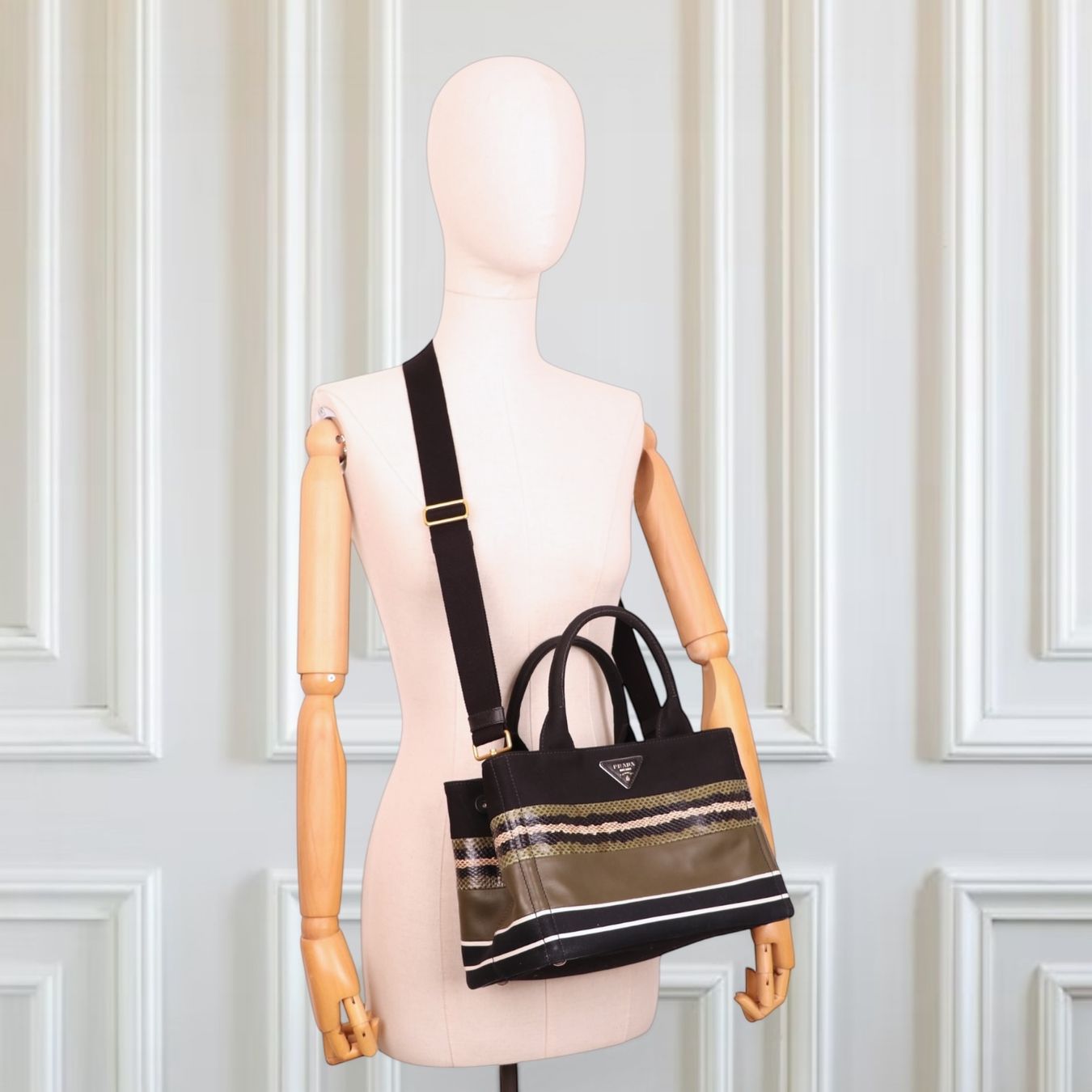 Prada Taschen für Damen: Prada Canapa schwarz/grün – Gebraucht aus Binningen von Designerlabels 2