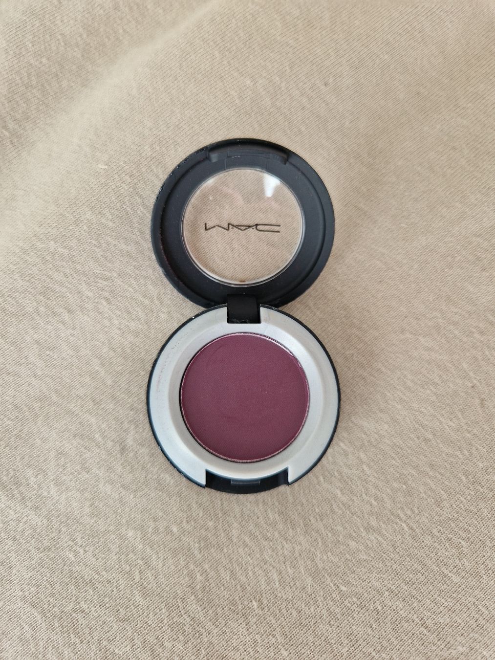 Make-up: M.A.C Lidschatten violett – Nuovo (secondo la descrizione) da Eschenbach SG venduto da SanFranciscoCalifornia 2
