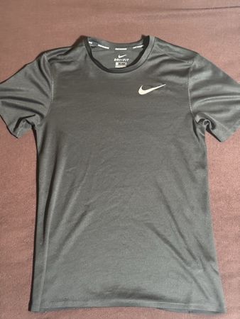 T-shirt Nike Running Dri-Fit noir taille S bon etat