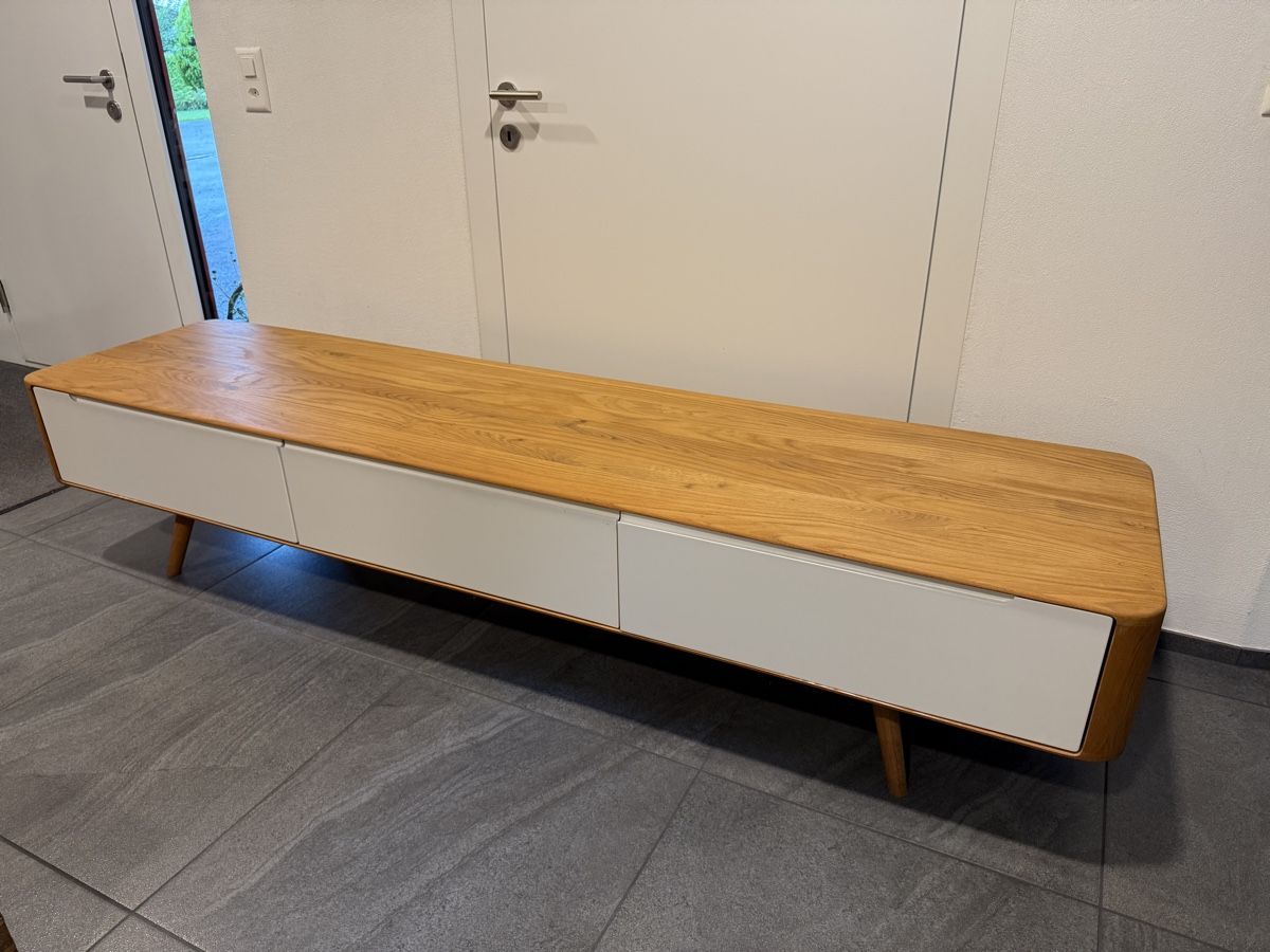 Pfister Mobili TV: TV-Möbel / Sideboard aus Eiche. 225x55x45 – Usato da Eschen venduto da sba_8jzv