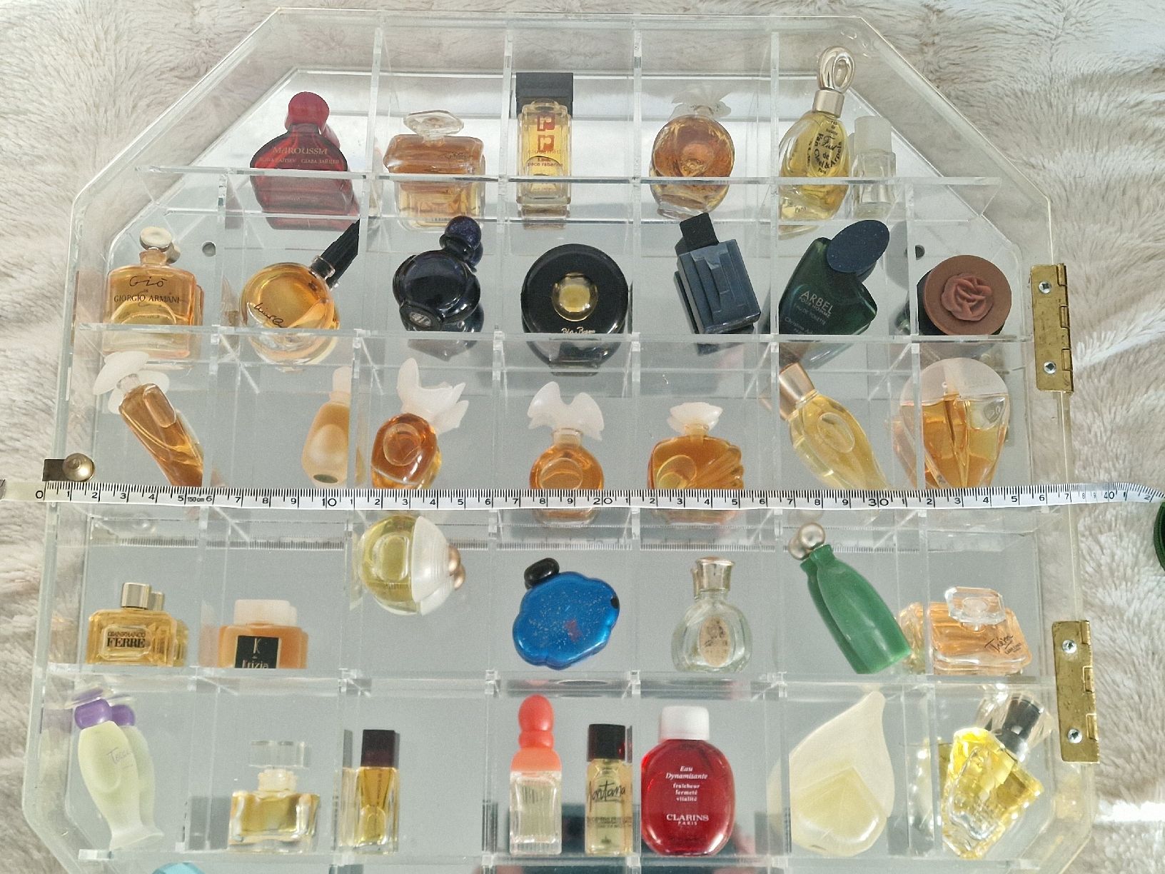 Profumi & Eau de Toilette: vitrine plexiglas avec parfum – Usato da versoix venduto da 928 3