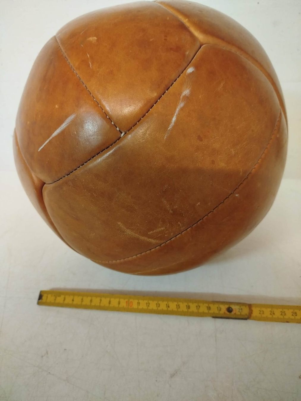 Palloni: Ballon médicinal en cuir – Usato da La Chaux-de-Fonds venduto da Emmaus2300CDF 4