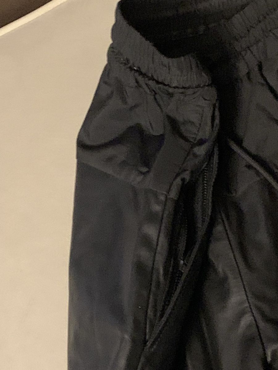 Alexander Wang Pantaloni: Alexander Wang Lederhose – Usato da Bergdietikon venduto da zor_856j 2