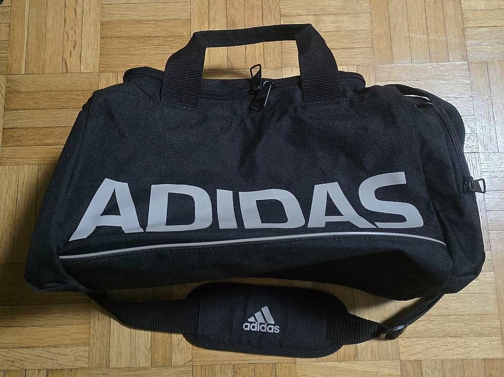 Adidas Taschen: Adidas Sporttasche – Neu (gemäss Beschreibung) aus Schaffhausen von F_180 1