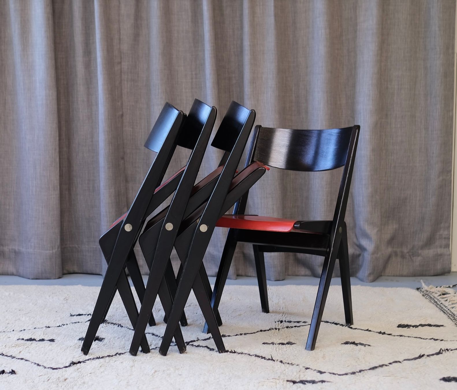 Sedie: 6 folding chairs 1950's Jean Prouvé style – Usato da Bern venduto da Zmodern_VIN 9