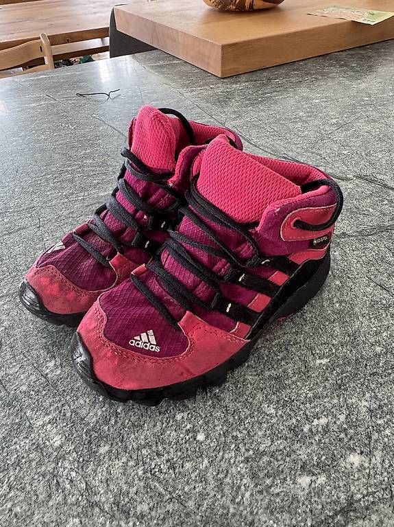 Scarpe per ragazzi: Wanderschuhe Gr 26 Terrex Adidas – Usato da Schiers venduto da ani_nd8h