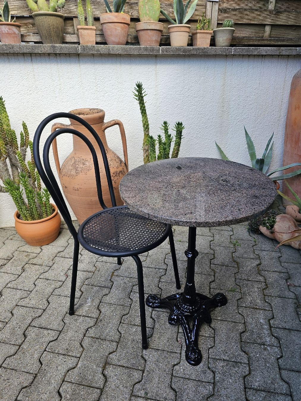 Tavoli: Bistrotisch Granittisch 1 Metallstuhl – Usato da Villnachern venduto da hasta08 3