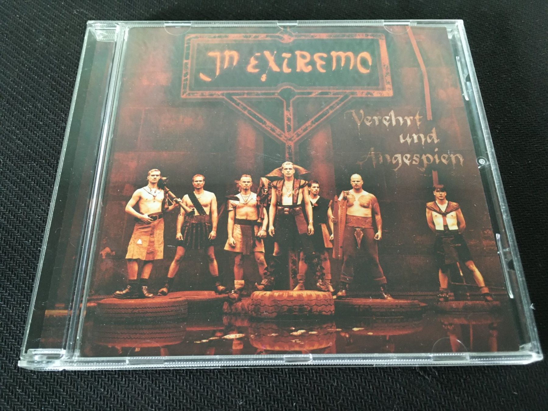 CD: In Extremo - Verehrt und Angespien -CD- – Usato da St.Gallen venduto da MedienJoe