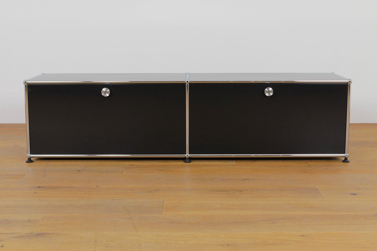 USM Mobili TV: USM Haller Lowboard Graphitschwarz – Nuovo (secondo la descrizione) da Affoltern am Albis venduto da StudioStandard