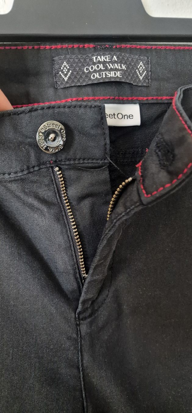 Pantaloni: Street One Hose schwarz 40/30 – Usato da Romanshorn venduto da REALJessiB 3