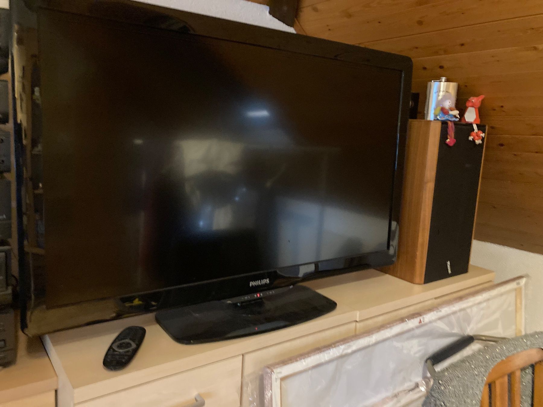 Supporti a parete: Fernsehständer mit älterem Fernseher Philips – Usato da Oberdorf SO venduto da Eymi0 1
