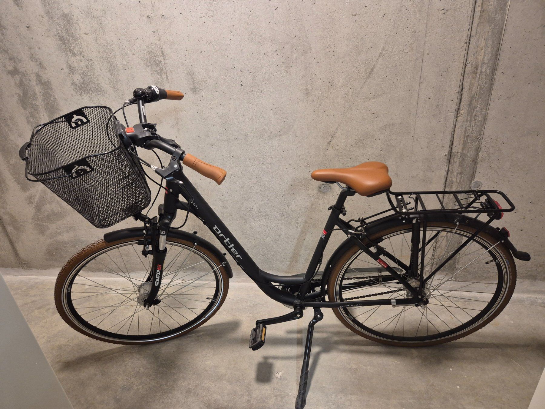Velos: Neuwertiges Damenfahrrad – Gebraucht aus Beromünster von brassavola