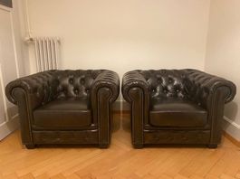 Deux fauteuils Chesterfield BRENTON en cuir de buffle