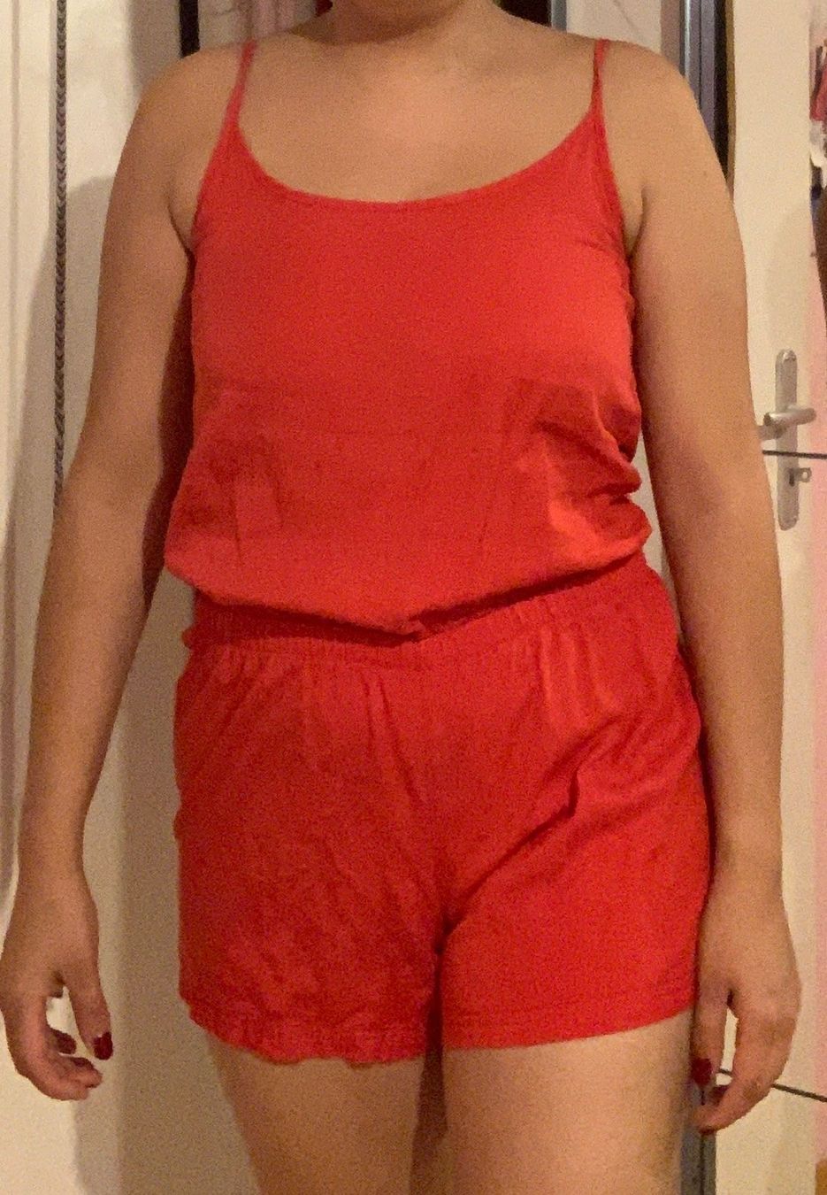 Jumpsuits: Kurzer roter Overall – Gebraucht aus Triengen von nes_l8cj