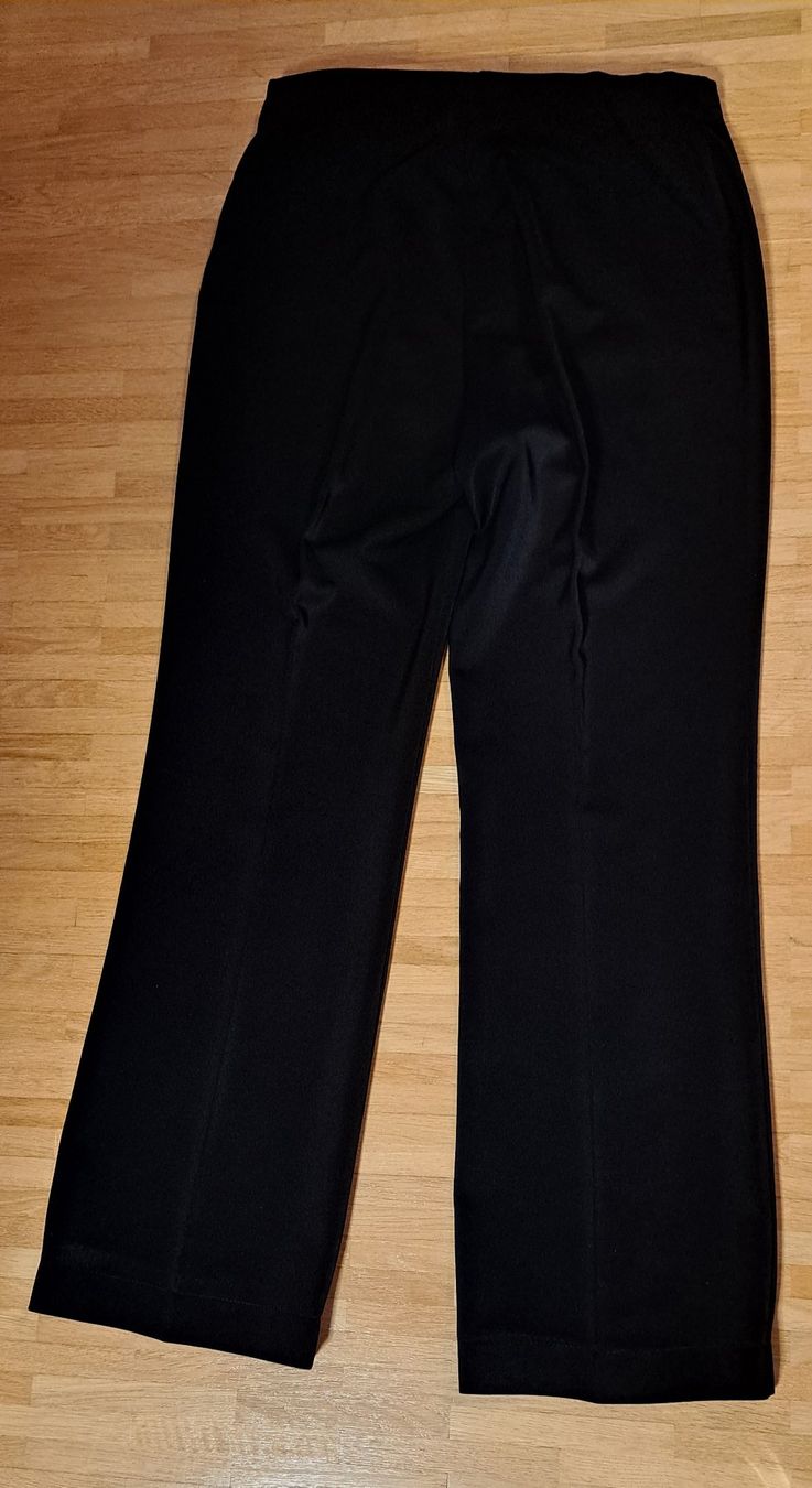 Pantaloni: Confortable pantalon noir – Usato da Le Mont-sur-Lausanne venduto da olatiu 2