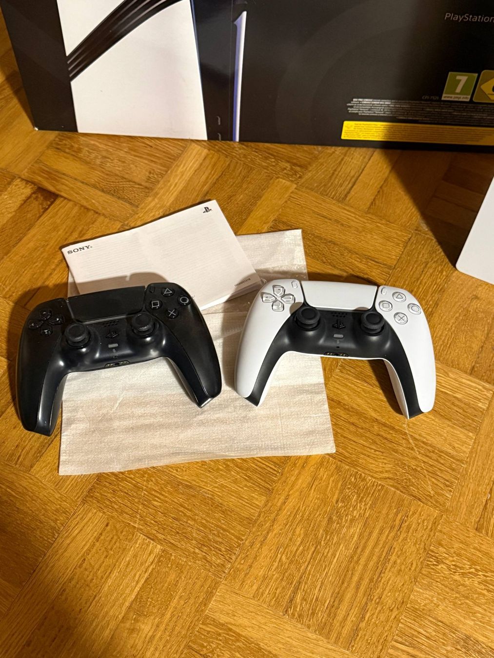 Sony Konsolen: Sony PlayStation 5 Pro 2TB + 2 Controller + Originalverpacku – Gebraucht aus Naters von Wahres 2
