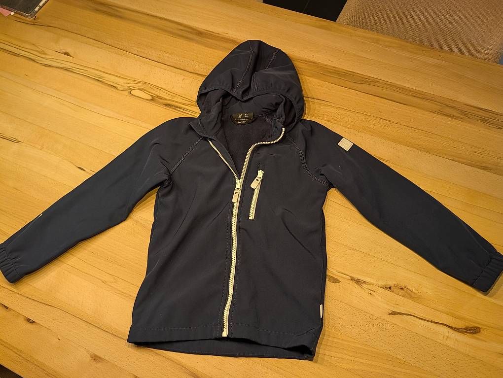 Giacche & Cappotti: Softshelljacke Reima Vantti Grösse 122 – Usato da Bätterkinden venduto da lhe_sg2b