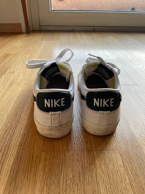 Nike Scarpe da donna: Basket Nike Blazer Low '77 blanche – Usato da Pully venduto da jul_tp8w 2