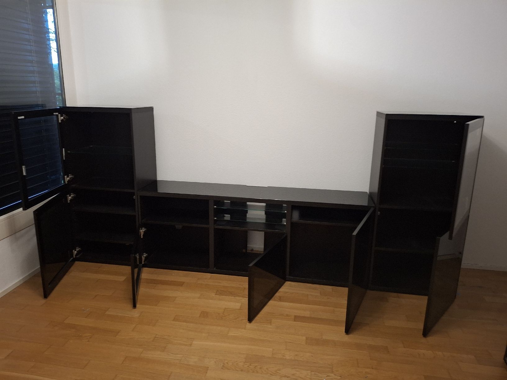 Ikea Mobili TV: TV Möbel mit Glasdeckplatten – Usato da Wetzikon ZH venduto da kee_vc75 1