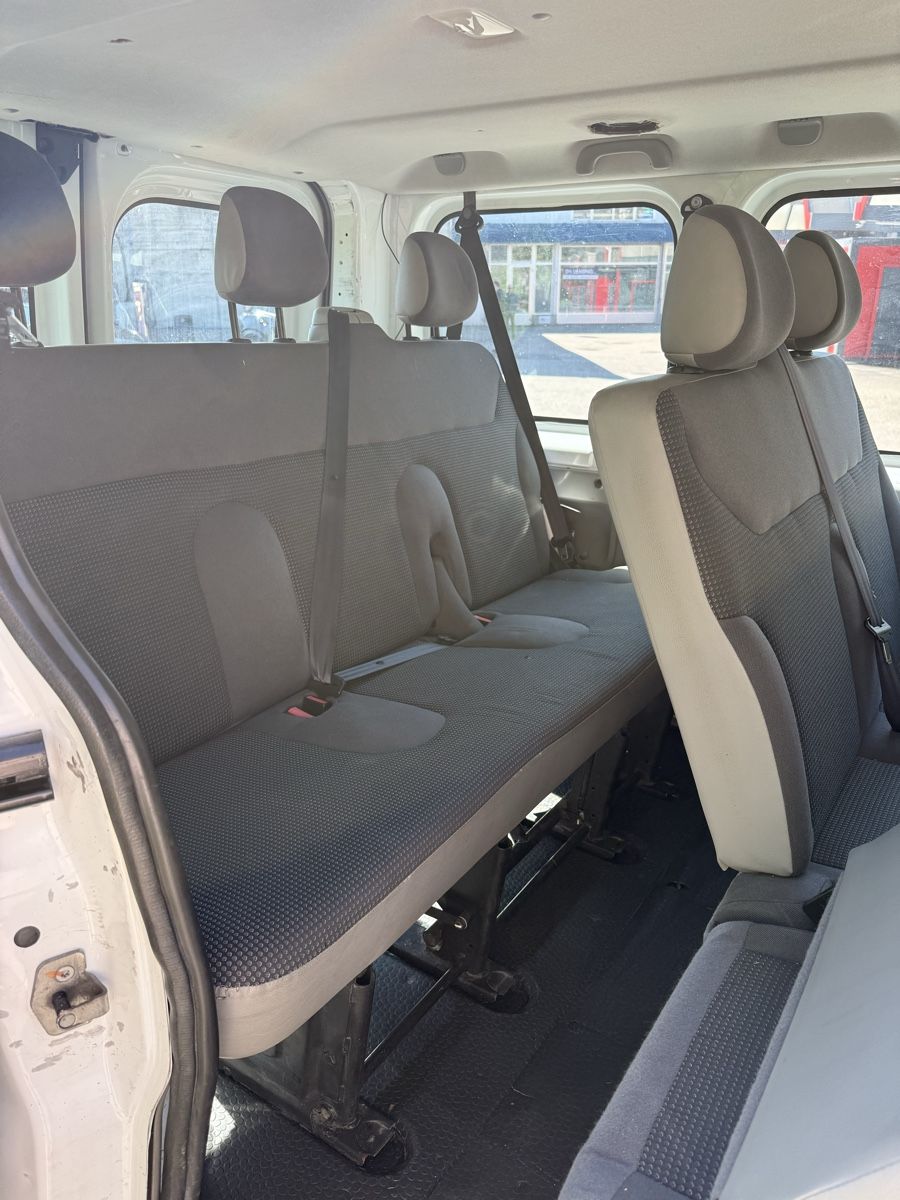 Opel Autos: Opel Vivaro 9 plätzter Minivan Mit MFK – Gebraucht aus Chiasso von she_9rhj 2