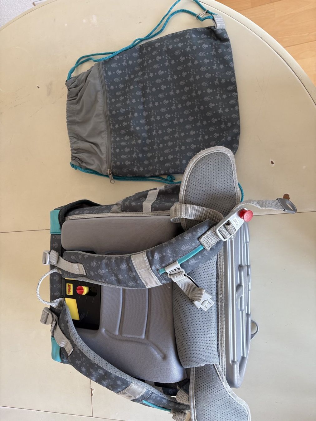 Mc Neill Kindertaschen: Schulsack Mac Neill – Gebraucht aus Basel von Mederic-33 3